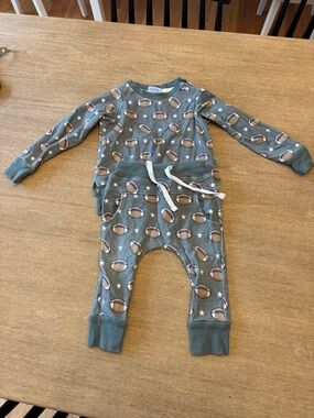 Bums and Roses/ Little bum bums Football-Print two-Piece set in green